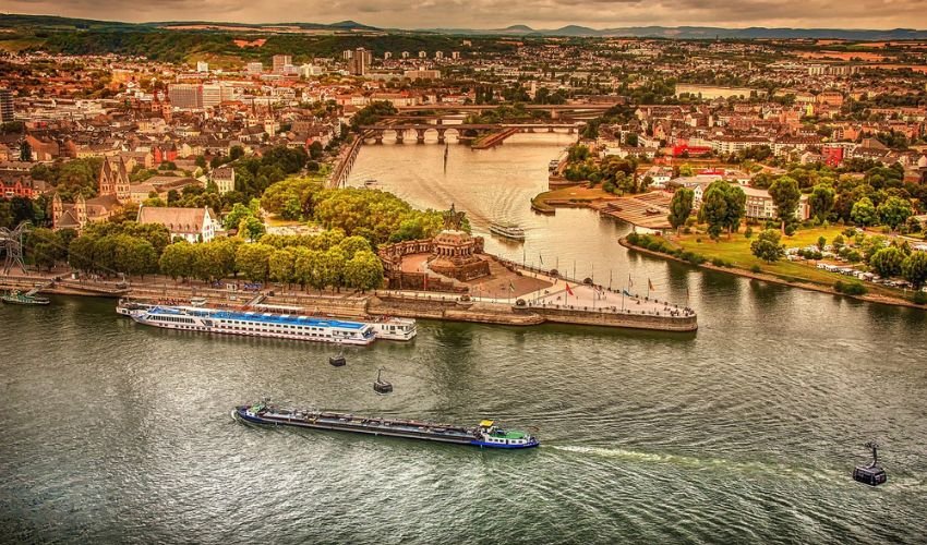 Explore with Travel Tweaks