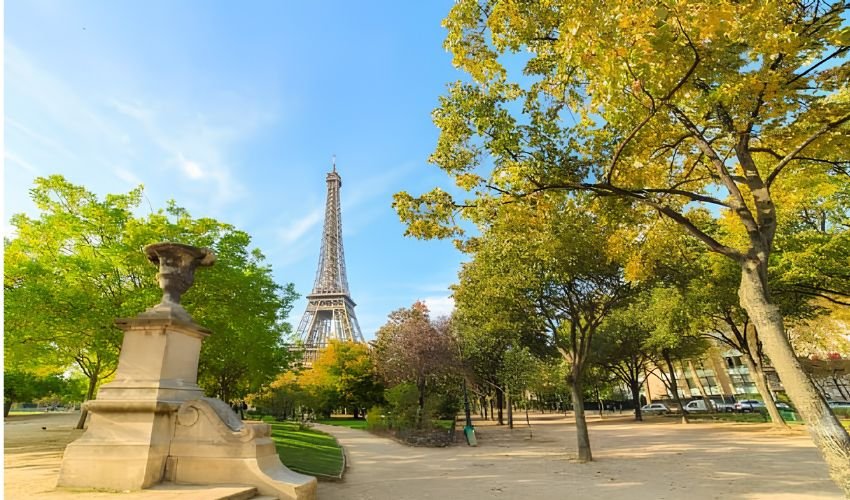Champ de Mars Garden in Paris