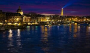 Read more about the article Fun Things to Do With Friends in Paris at Night