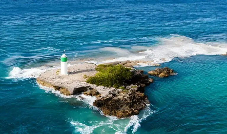 how far is Bermuda from Florida by boat?