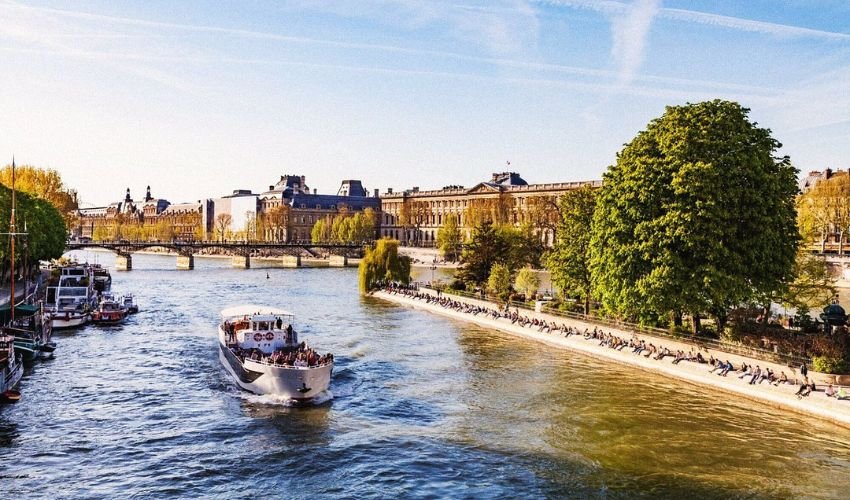 Summer time in Paris