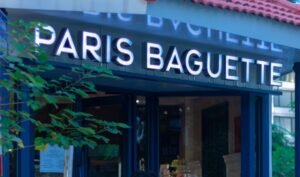 Read more about the article Paris Baguette Ritual: Travellers Should Actually Know Before Their First Bite